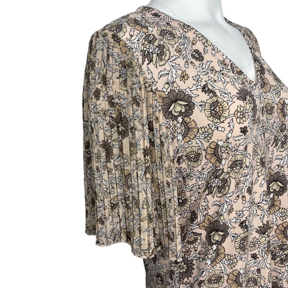 Calvin Klein Flutter Sleeve Floral Blouse Neutral Top M - Picture 2 of 9